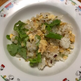 サラダ菜とキヌアのチャーハン